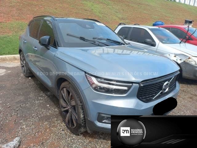 2022 VOLVO XC40